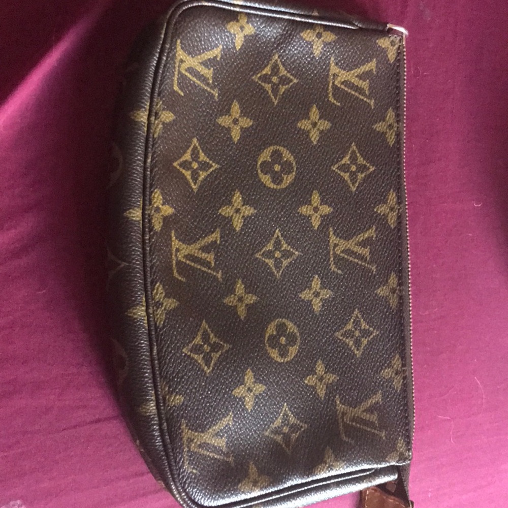 Lv hand purse